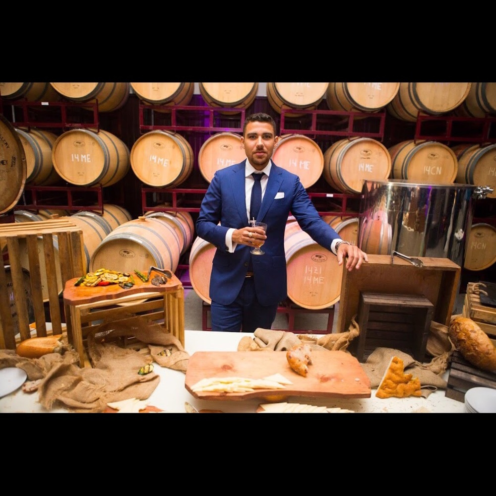 Meet your Posher, Carlos